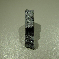 Analisi di superfici metalliche che presentano fratture con un microscopio digitale
