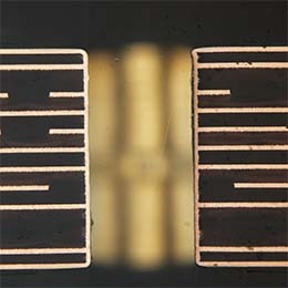 Imagen de una sección transversal de una placa de circuito impreso