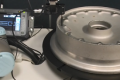 Dispositivo eddy current NORTEC 600 e scanner rotante per fori di bulloni con sonda su un braccio robotico
