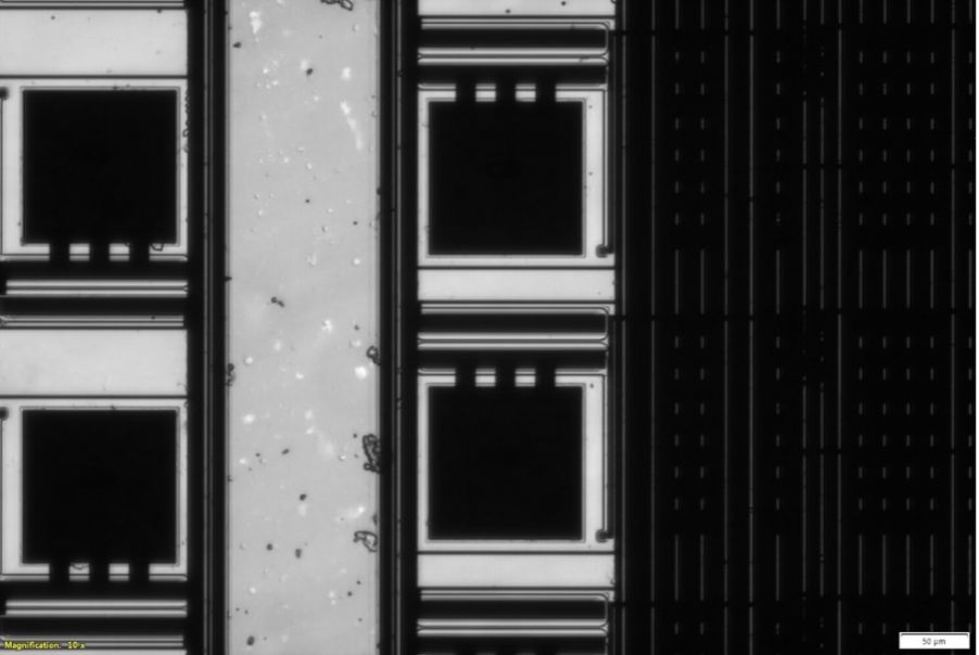 Image infrarouge en transmission d’une puce semi-conductrice