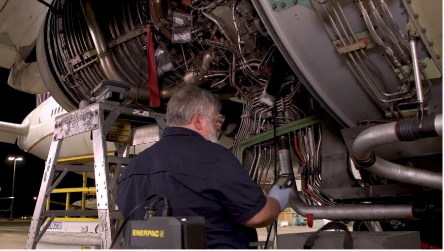 Aircraft engine inspection using a borescope and digital turning tool